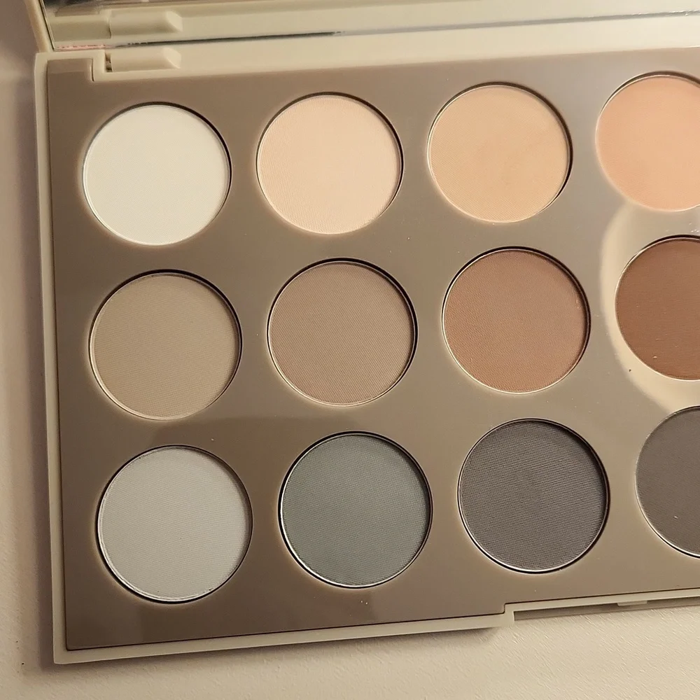 Eyeshadow Bundle 💗 - Picture 7 of 10